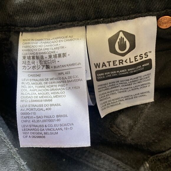 Levi’s Ribcage High Waisted Cutoff Shorts in Black Bayou Washed Black - Picture 3 of 5